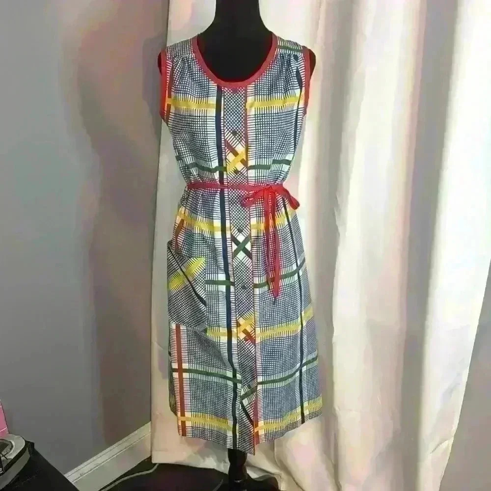 Vtg Grandma's Kitchen Komar Apron W/ Front Pocket Plaid Button Front